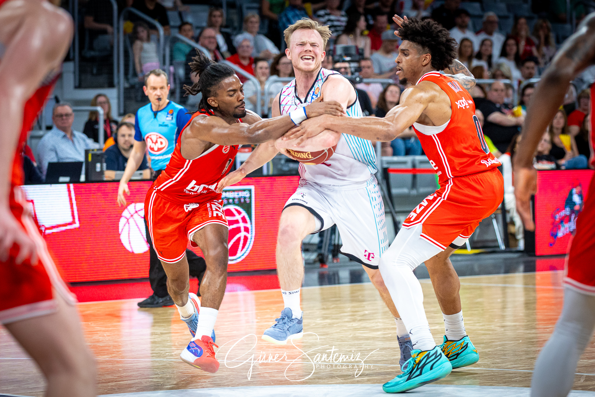 Bamberg Baskets vs. Telekom Baskets Bonn - Basketball - easyCred