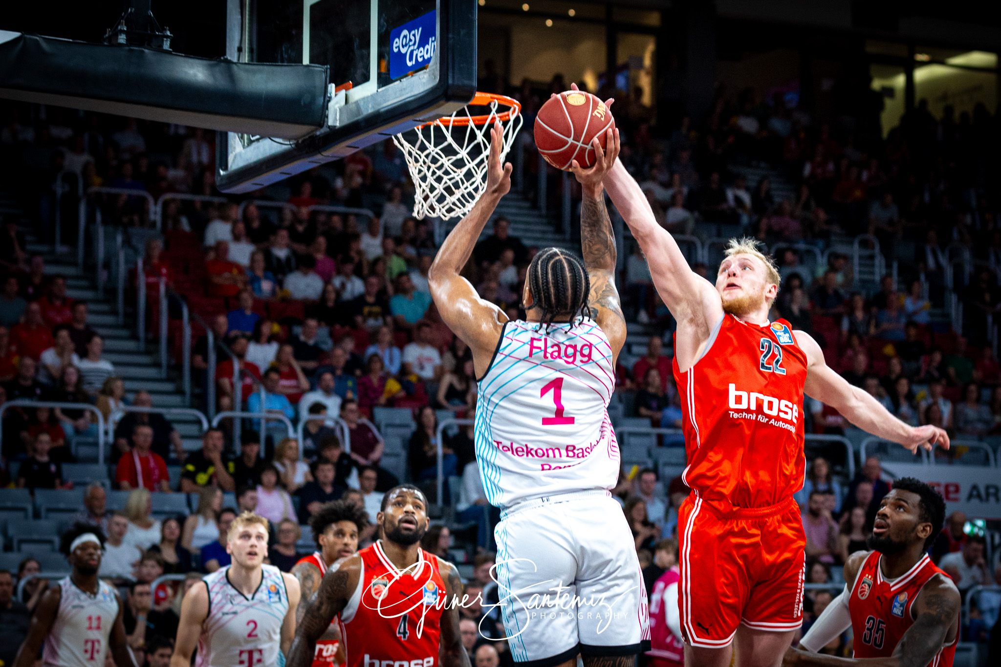 Bamberg Baskets vs. Telekom Baskets Bonn - Basketball - easyCred
