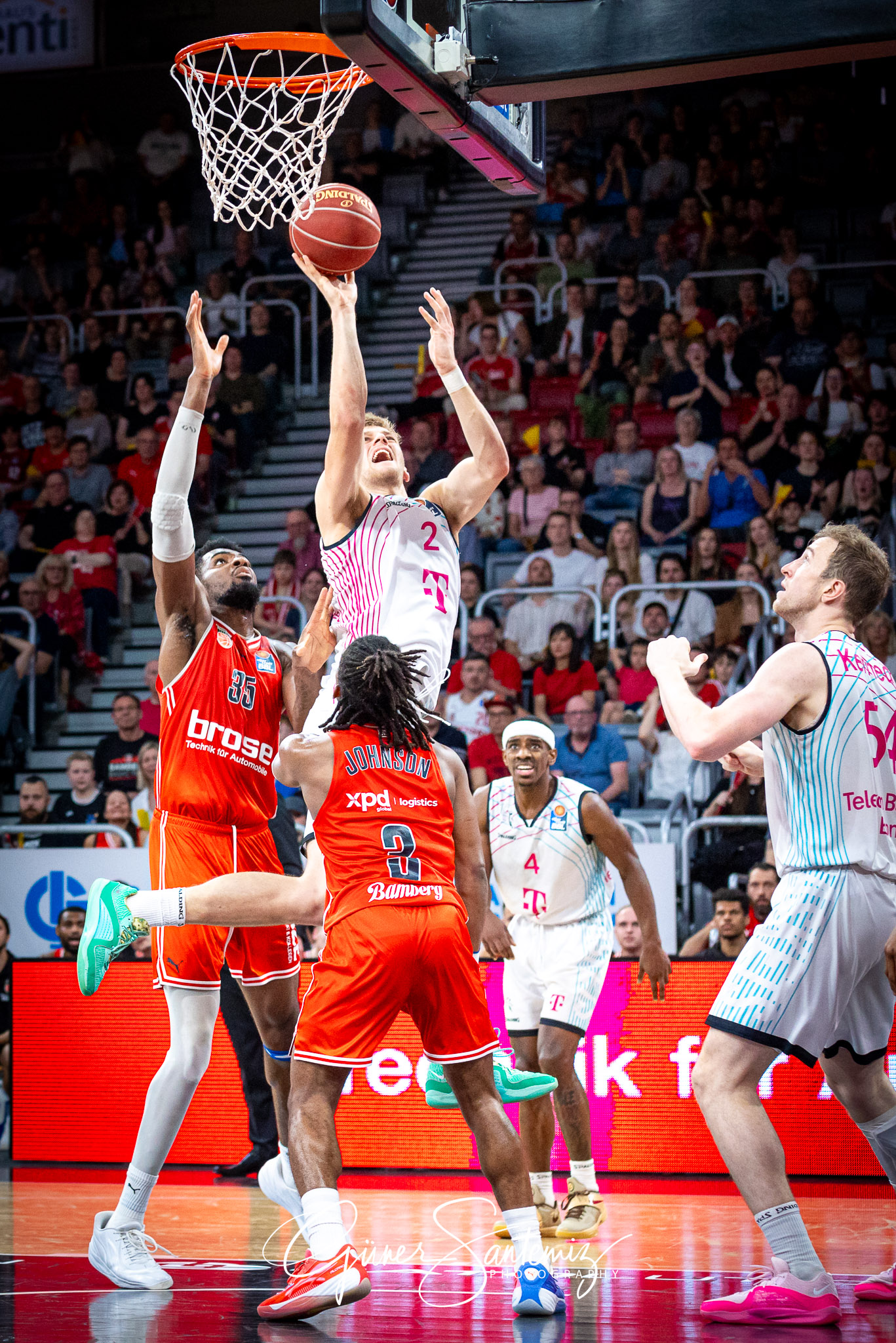 Bamberg Baskets vs. Telekom Baskets Bonn - Basketball - easyCred