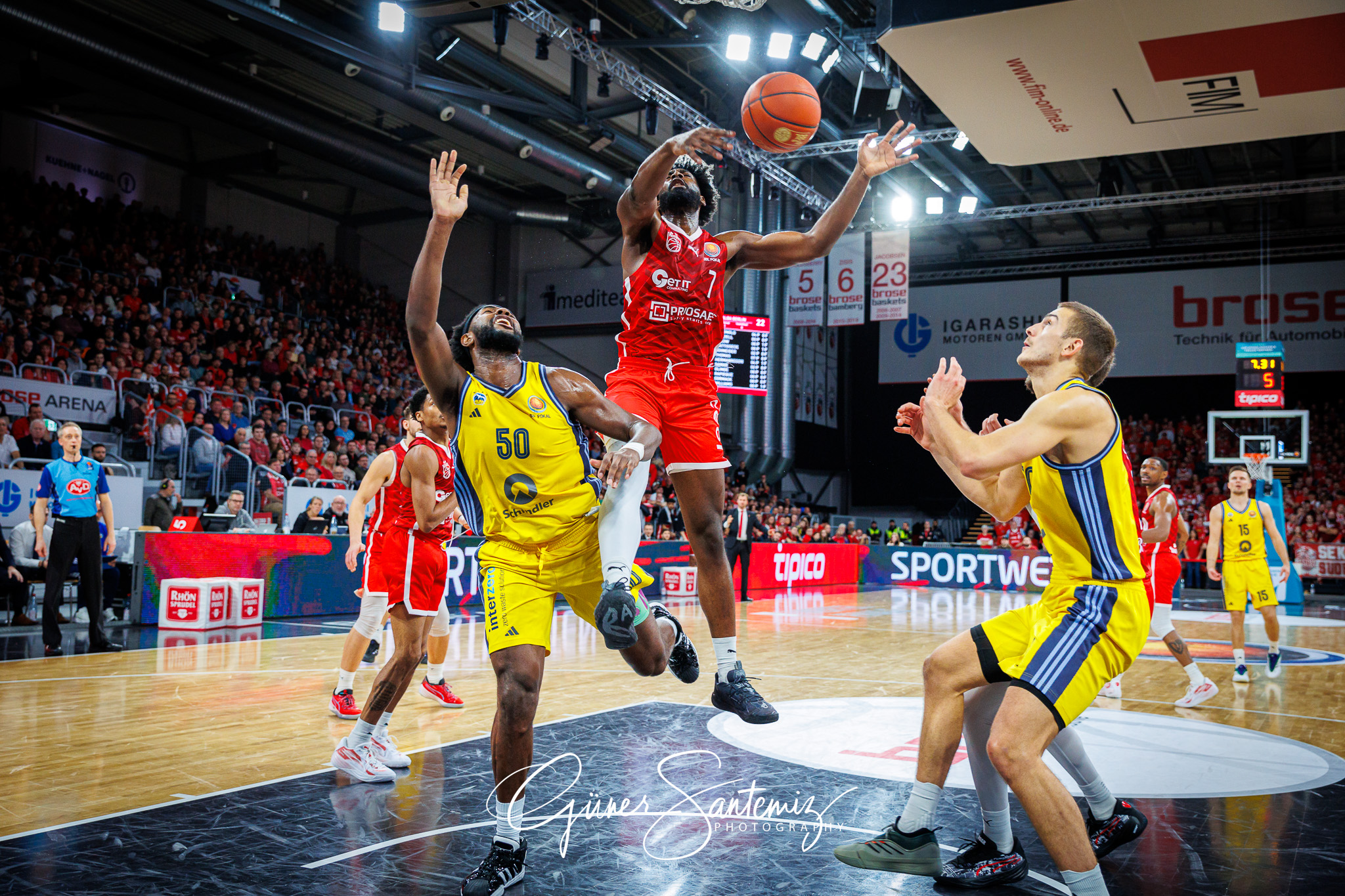 Bamberg Baskets vs. ALBA Berlin - Basketball - BBL Pokal - Viert