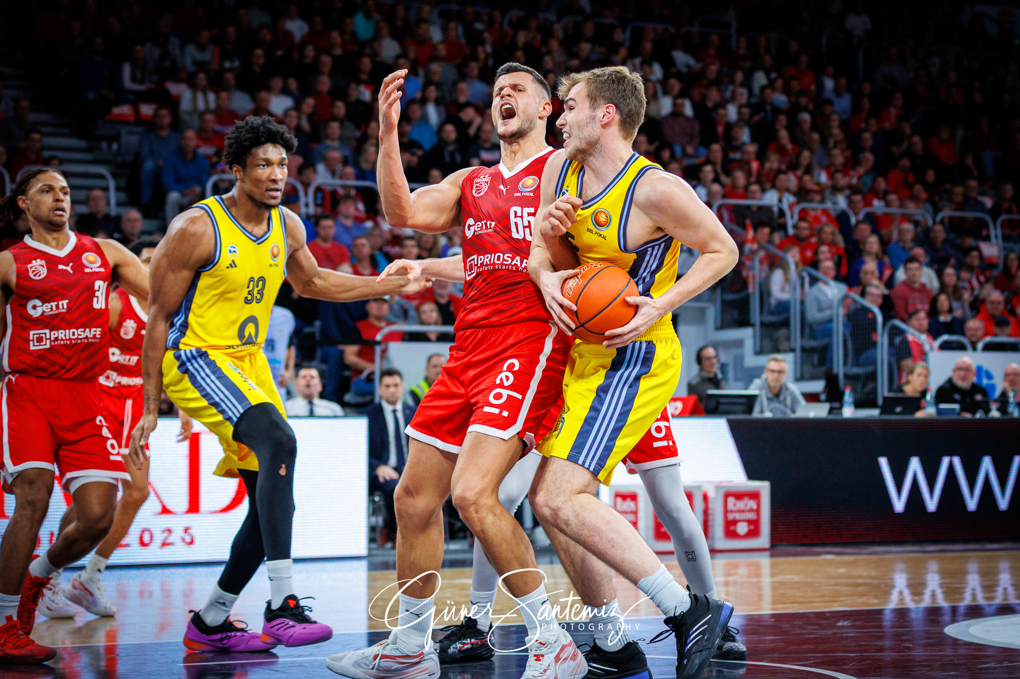 Bamberg Baskets vs. ALBA Berlin - Basketball - BBL Pokal - Viert