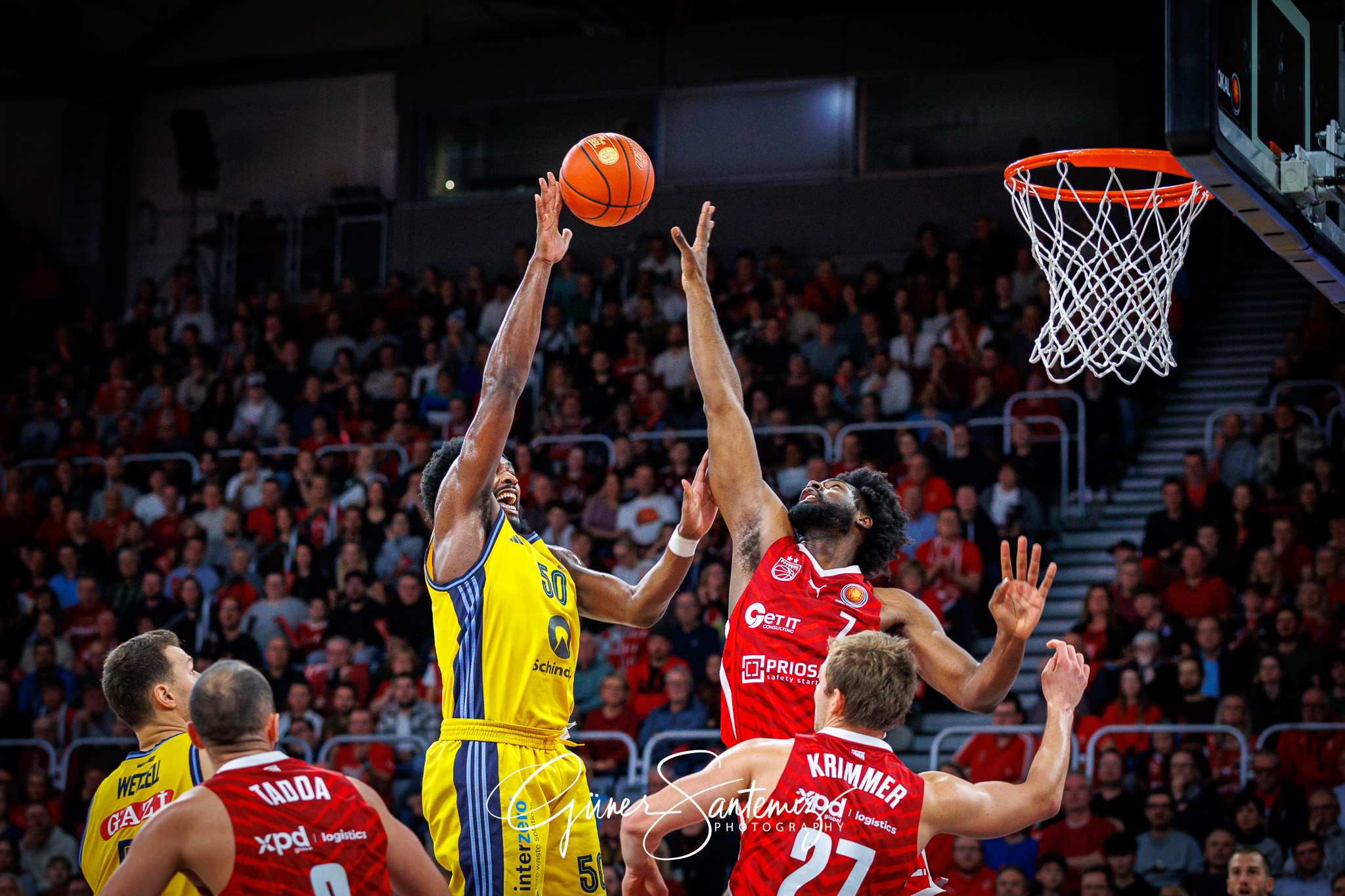 Bamberg Baskets vs. ALBA Berlin - Basketball - BBL Pokal - Viert