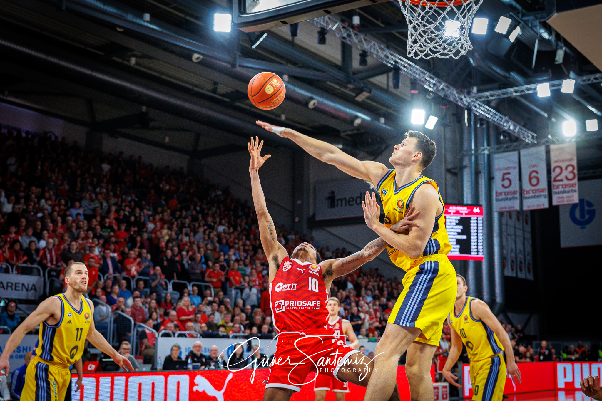 Bamberg Baskets vs. ALBA Berlin - Basketball - BBL Pokal - Viert