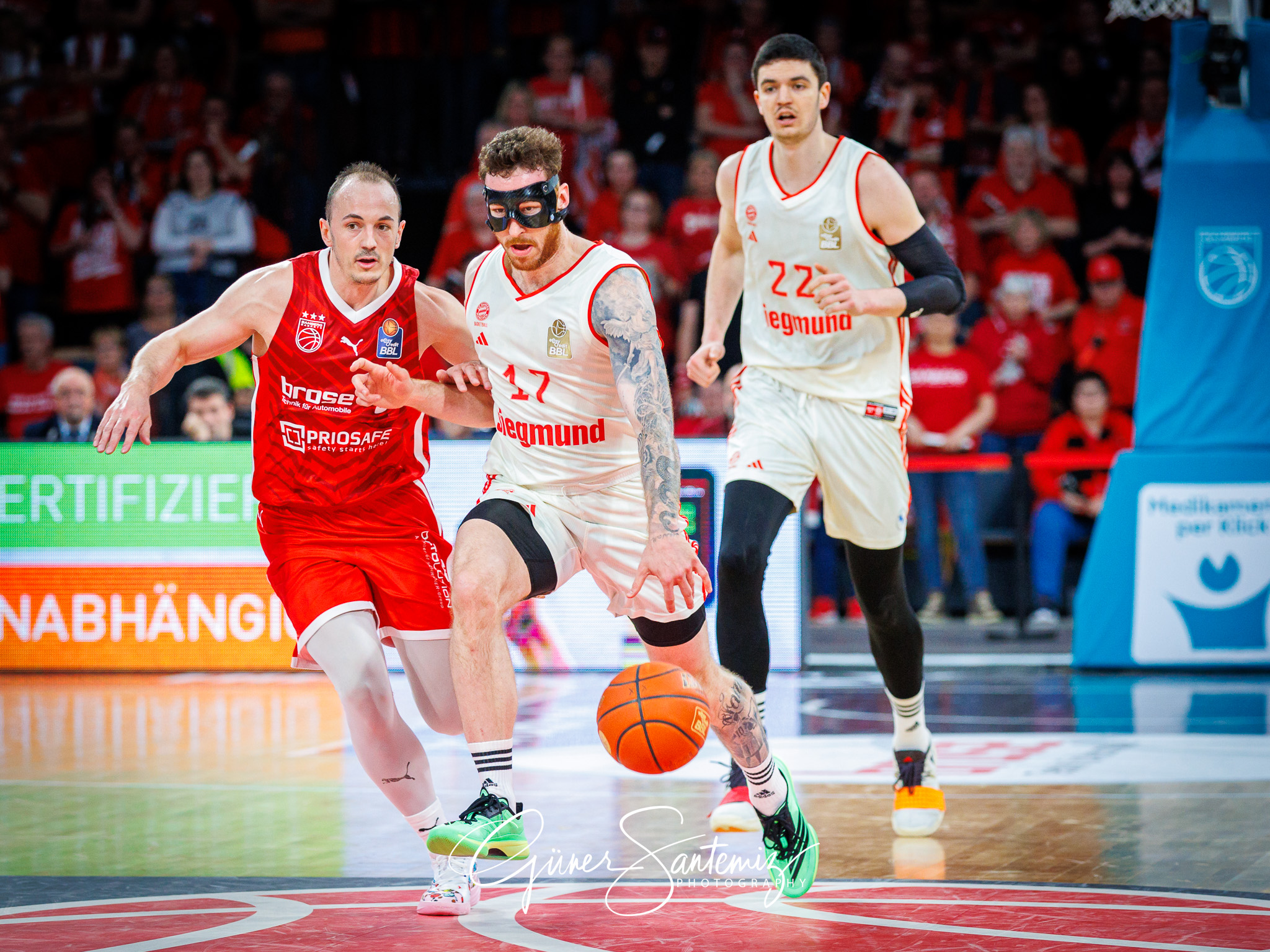 Bamberg Baskets vs. FC Bayern Muenchen Basketball - Basketball -