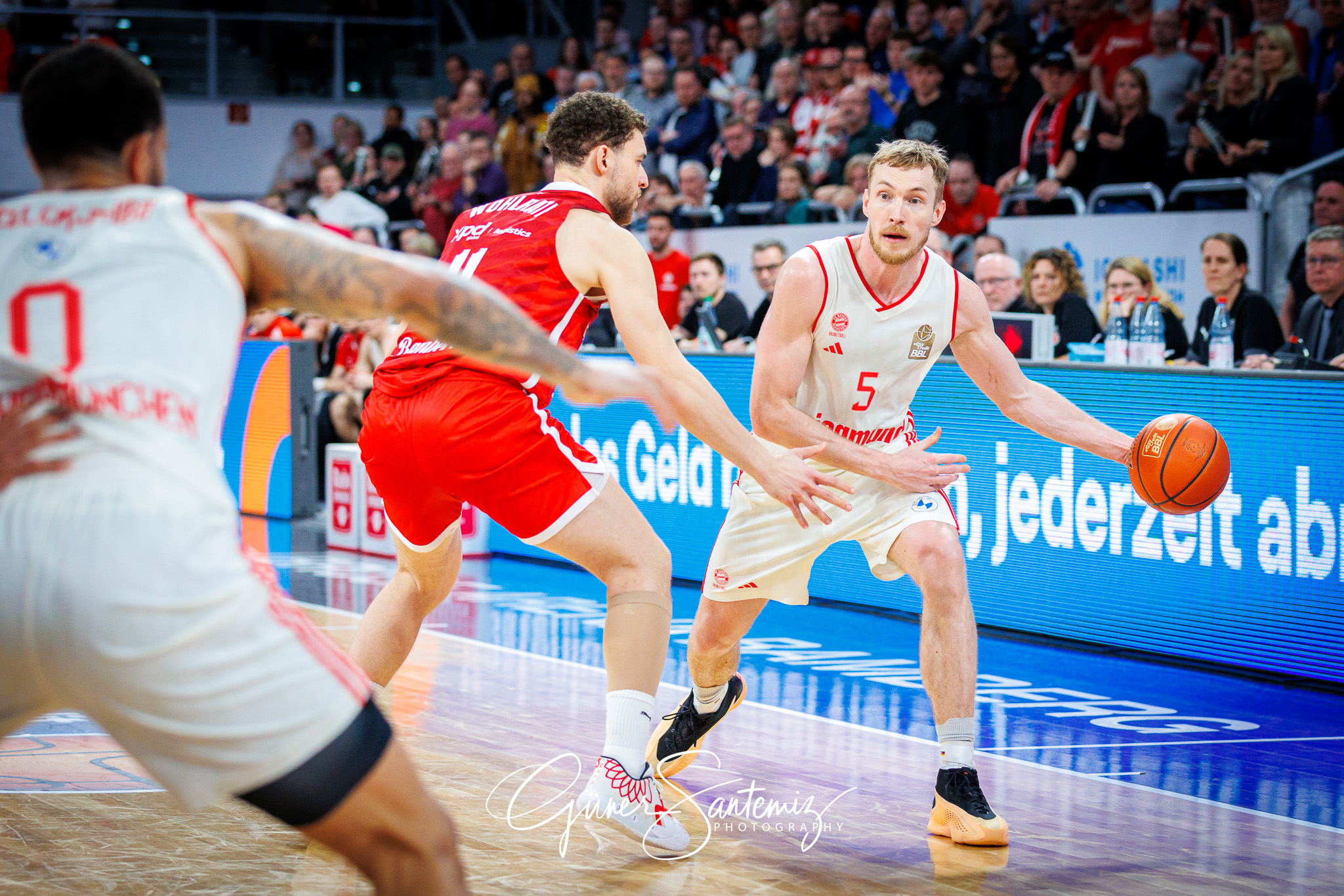 Bamberg Baskets vs. FC Bayern Muenchen Basketball - Basketball -